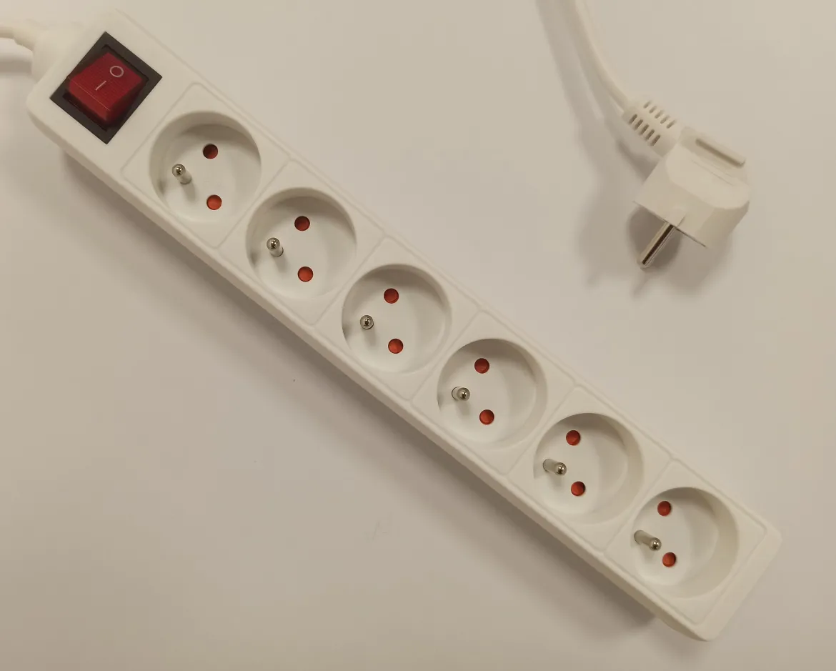 BLOC 6 MULTIPRISES ET INTERRUPTEUR 1M 230V