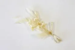 BOUQUET DE LAGURUS SECHE ET GYPSO SUR CARTE BLANC