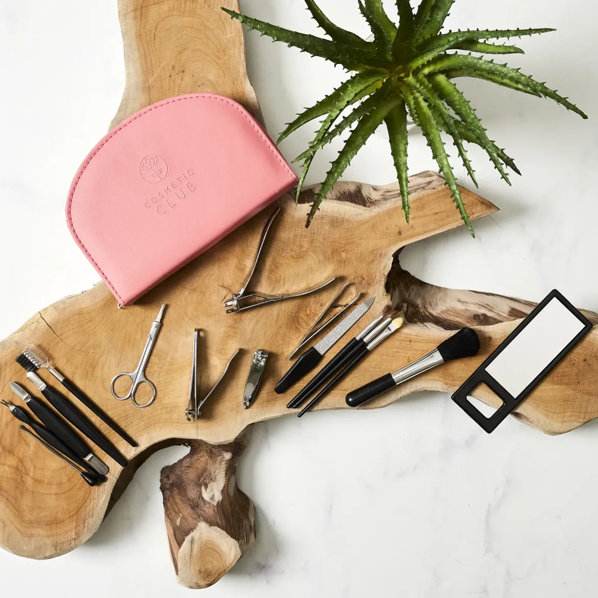 COFFRET MANUCURE 18 ACCESSOIRES