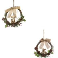 COURONNE AVEC POMMES DE PIN ET PERSONNAGE 32CM