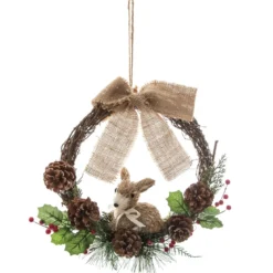 COURONNE AVEC POMMES DE PIN ET PERSONNAGE 32CM
