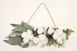 FLEURS DE COTON ET FEUILLES EUCALYPTUS SUR BOIS