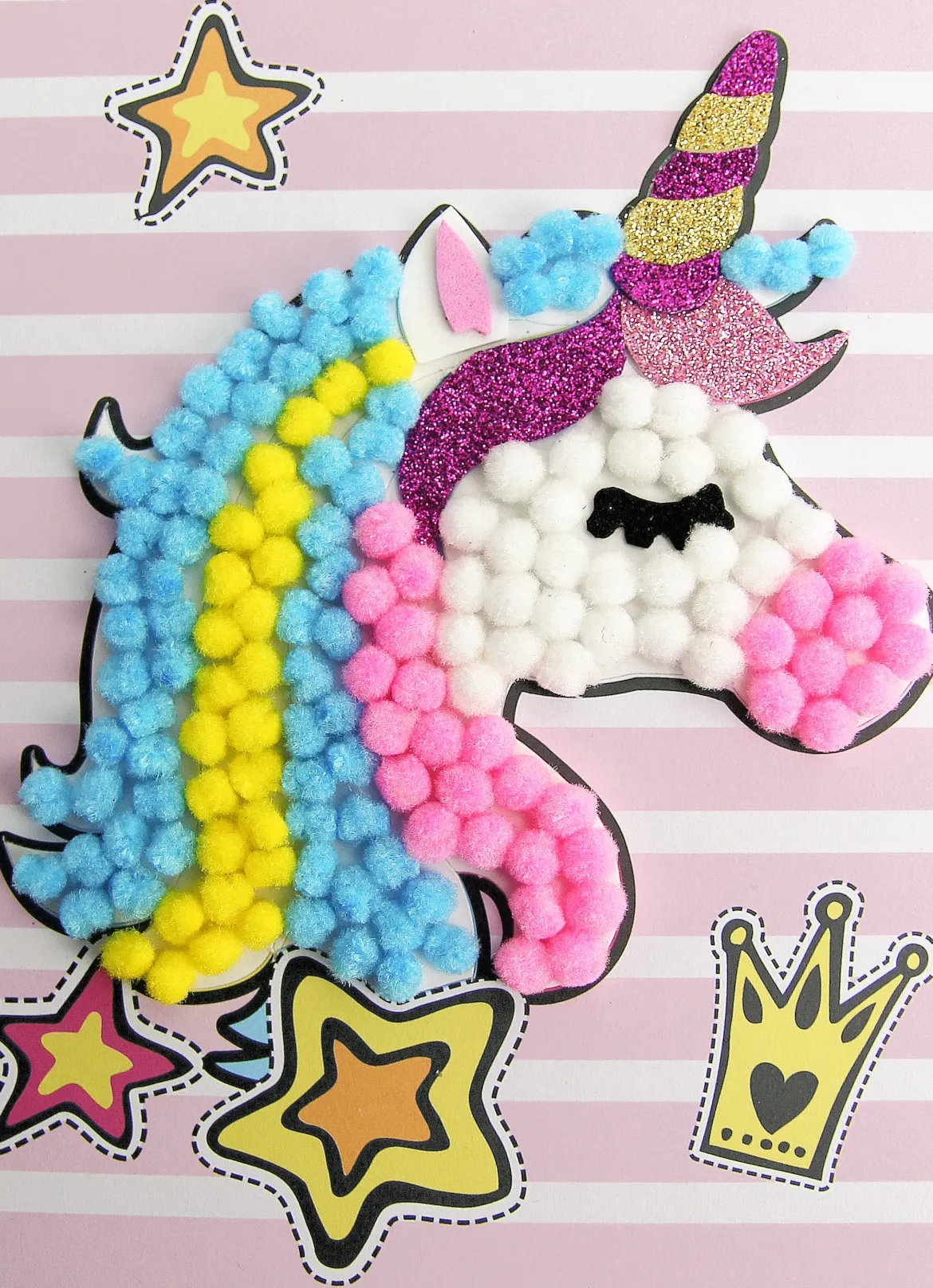 JE CREE MON TABLEAU EN POMPONS LICORNE 15 X 21 CM