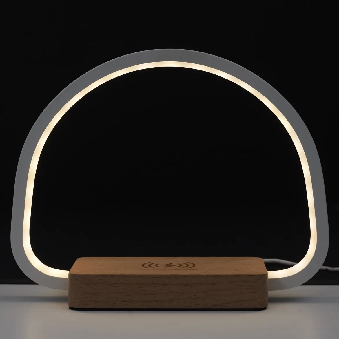 LAMPE LED CHARGEUR INDUCTION