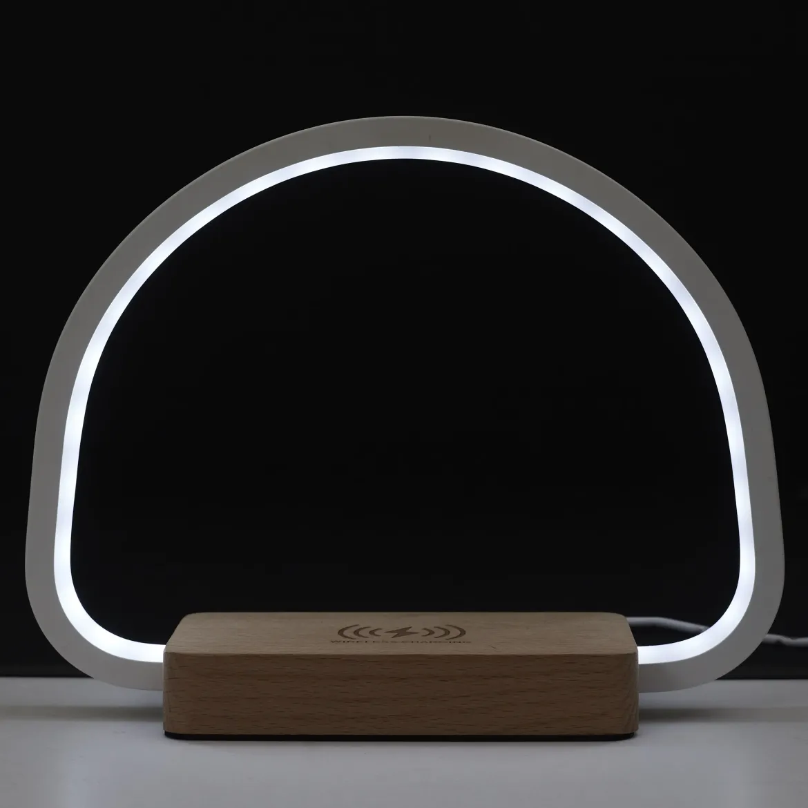 LAMPE LED CHARGEUR INDUCTION