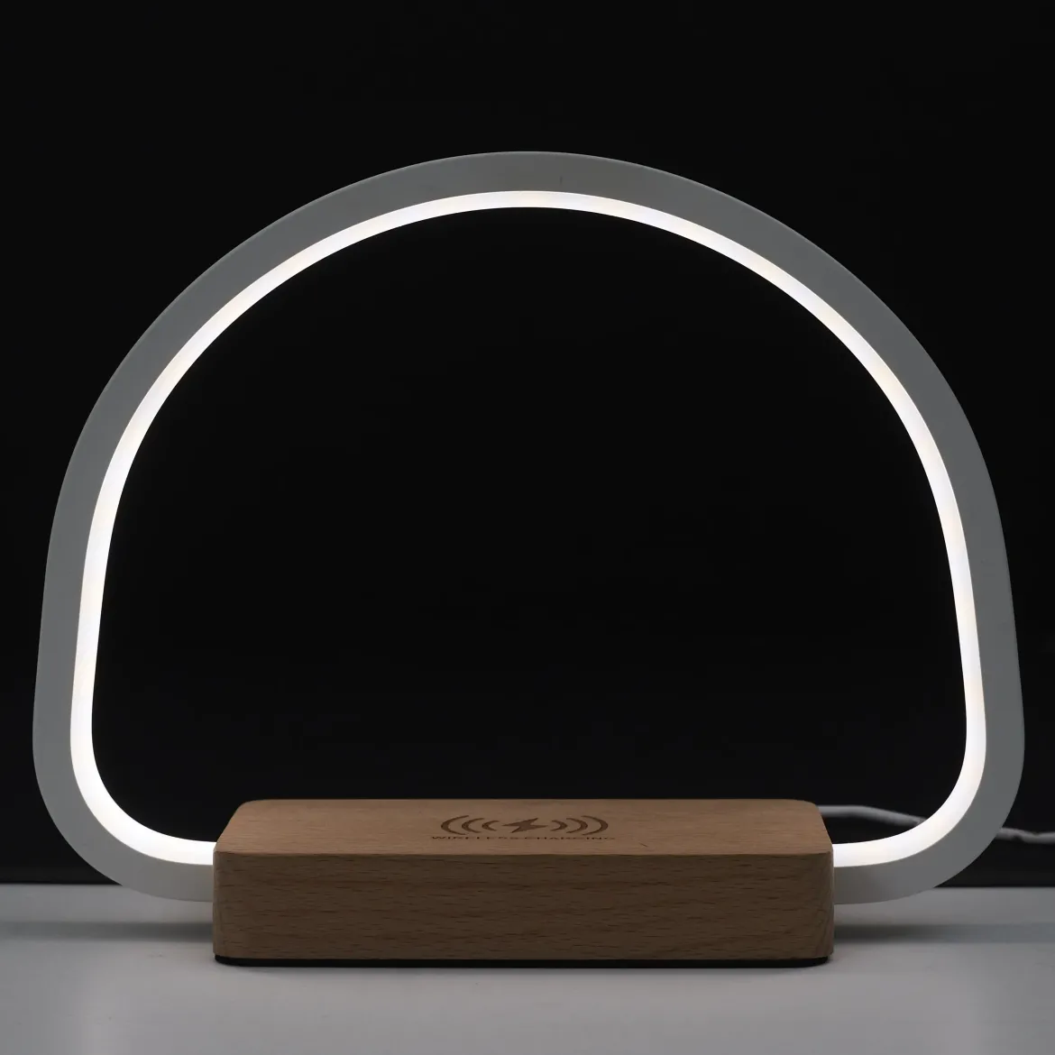 LAMPE LED CHARGEUR INDUCTION