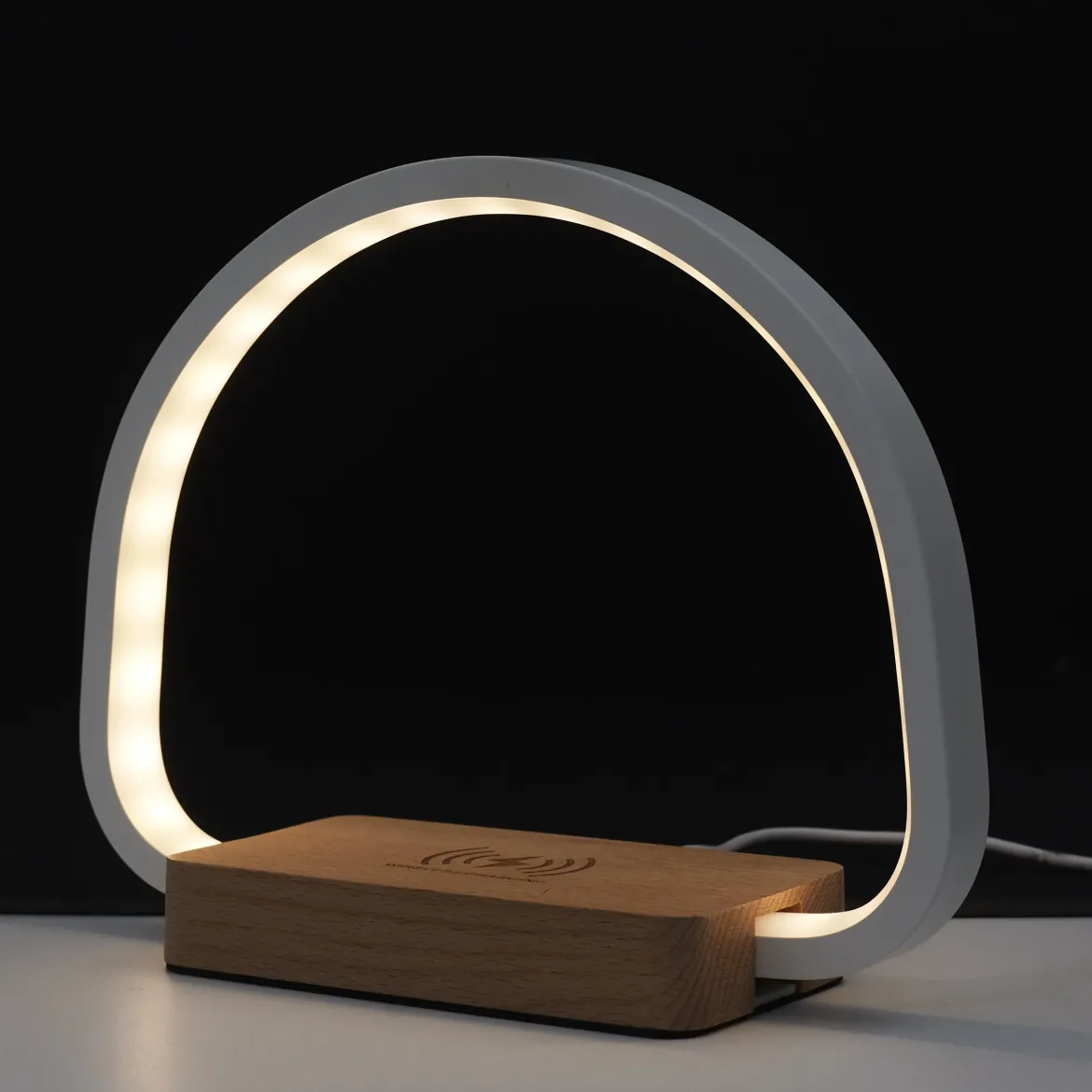 LAMPE LED CHARGEUR INDUCTION