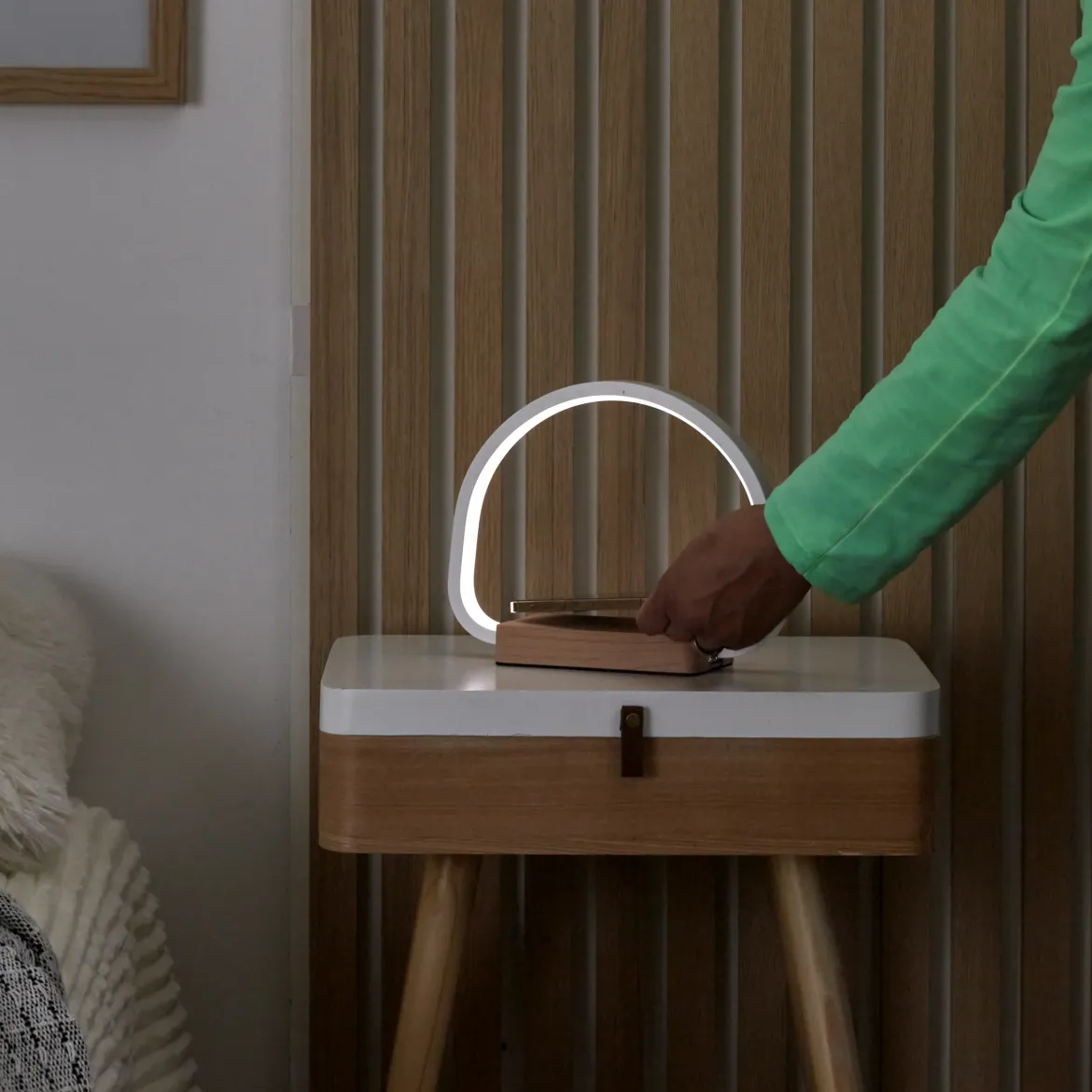 LAMPE LED CHARGEUR INDUCTION