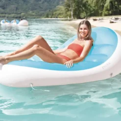 LOUNGE PISCINE PETALE
