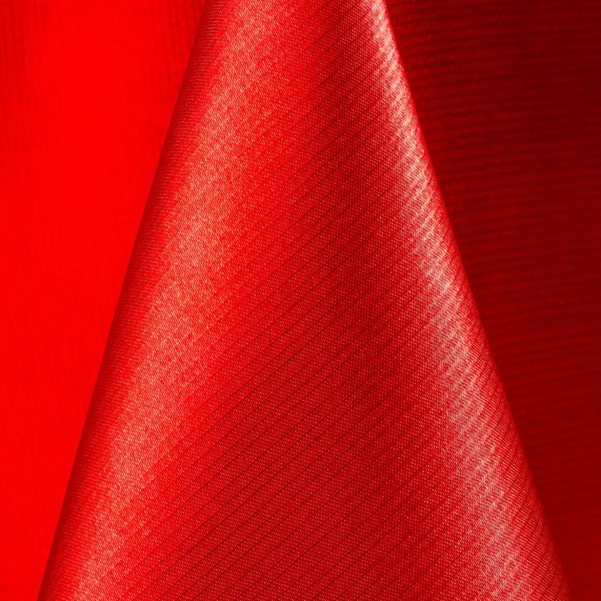 NAPPE SATIN ROUGE 140X240CM