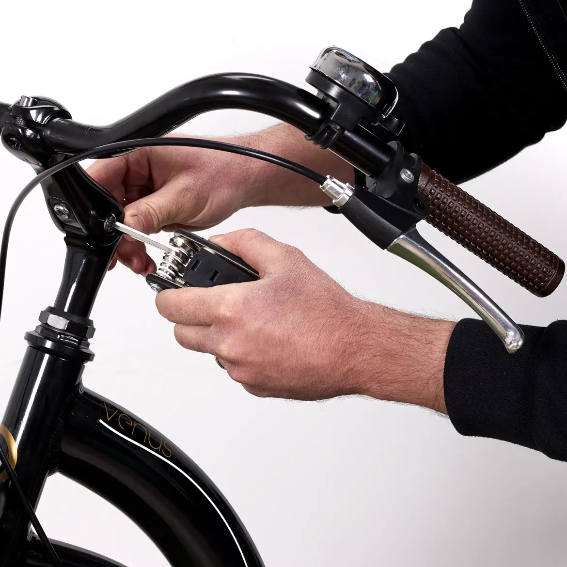 OUTILS MULTIFONCTION 16 EN 1