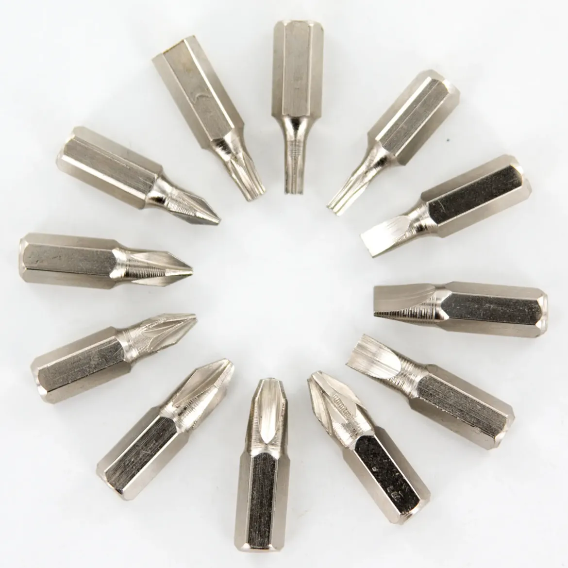 TOURNEVIS MULTIFONCTION EMBOUTS INTEGRES